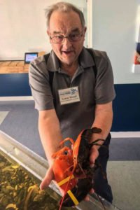 Εξαιρετικά σπάνιο αστακό έπιασε ψαράς στις ΗΠΑ